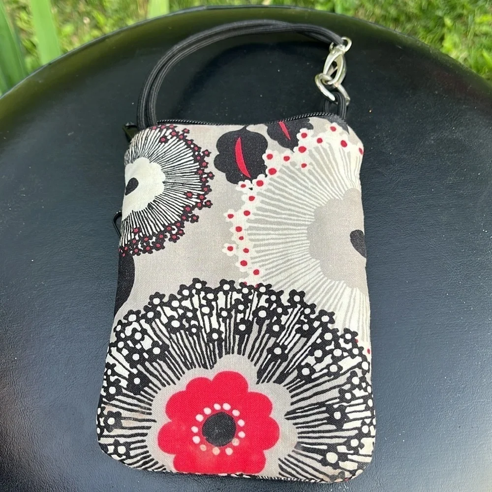 Le Pippin pattern pouch